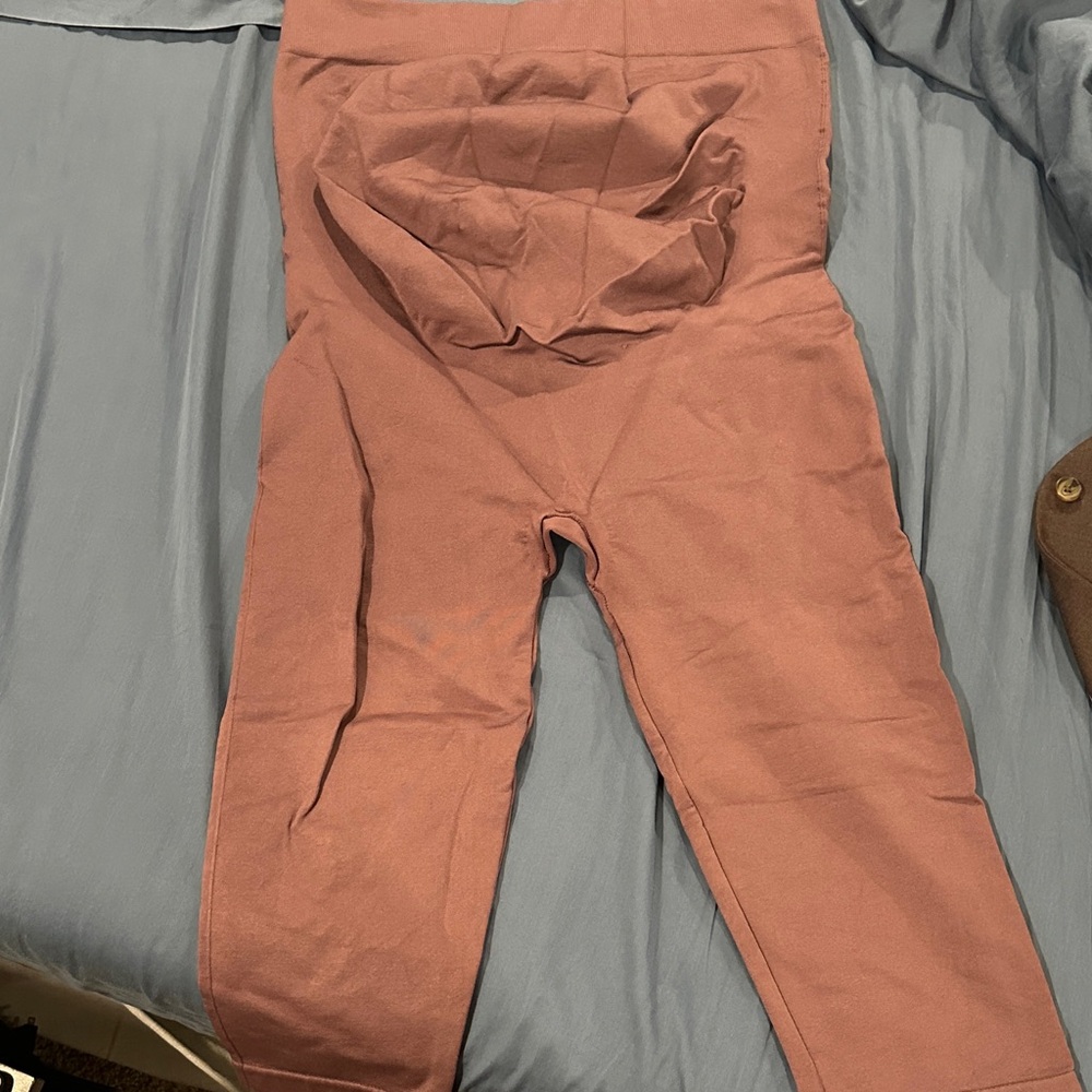 Maternity yoga pants NWOT